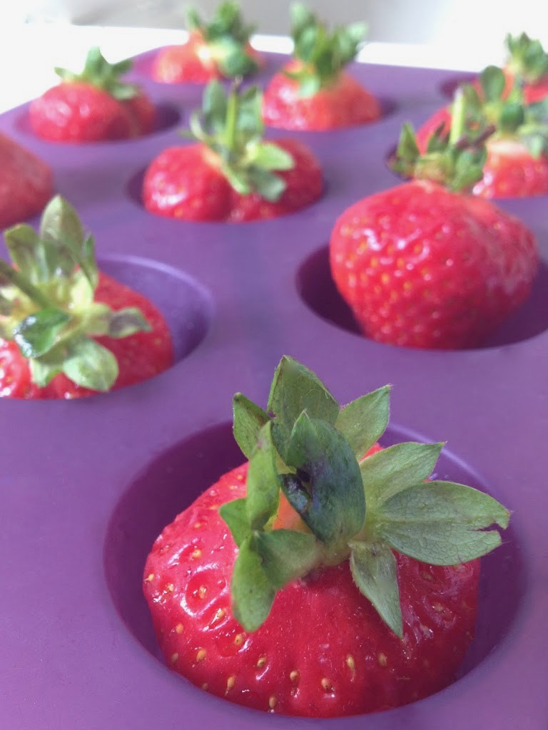 Simple chocolate strawberries tray