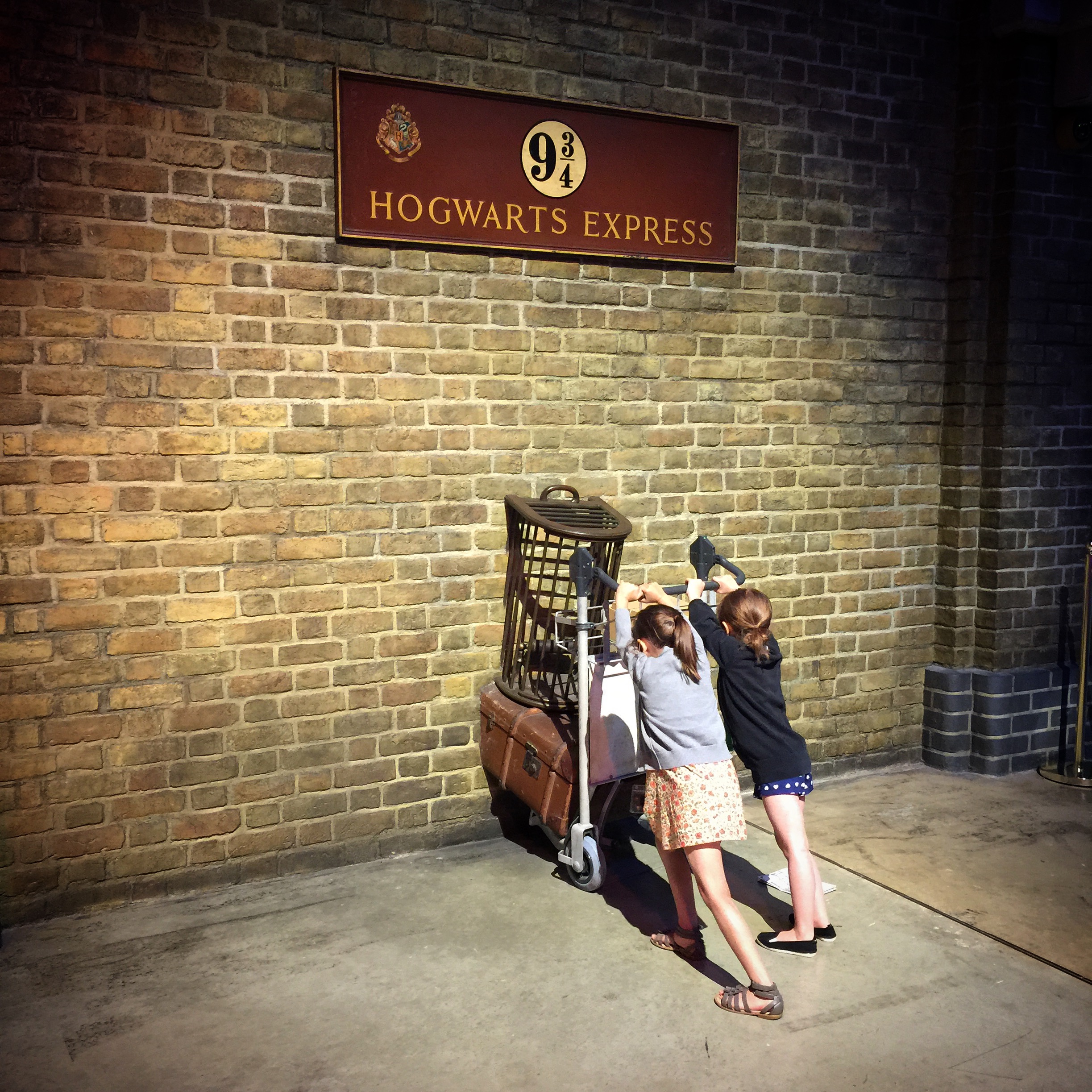 Warner bros. studio tour platform 9 3/4
