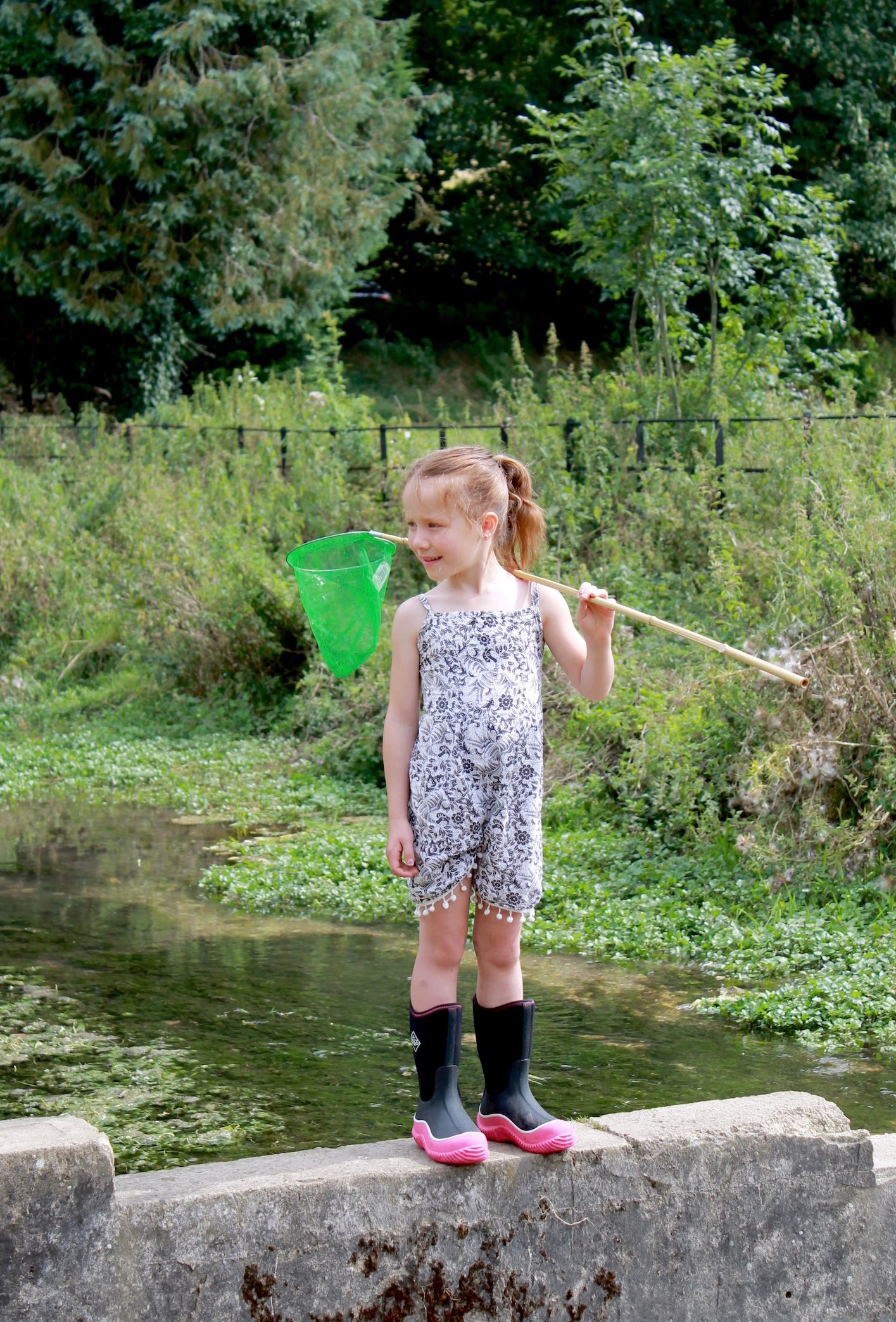 STREAM DIPPING AND WELLIE WADING // with muck boots