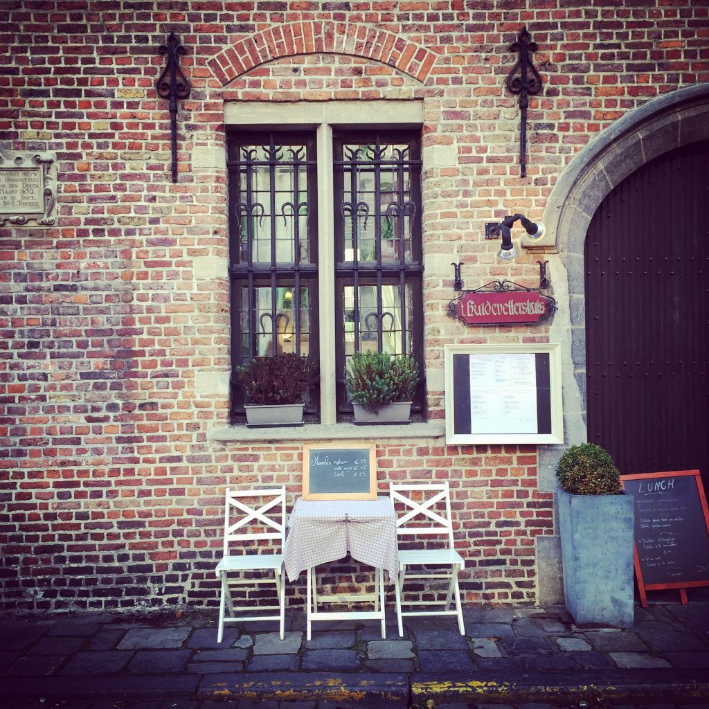 bruges cobblestone cafe