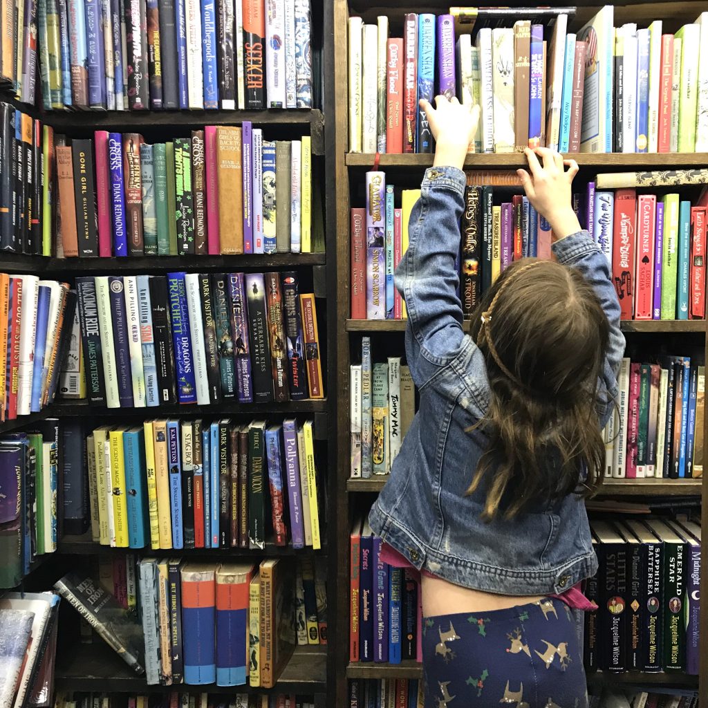 Encouraging children to read N reaching