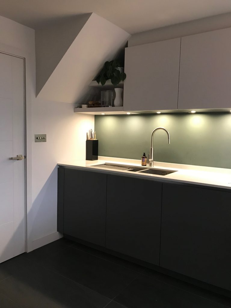 corner view of sink and worktop